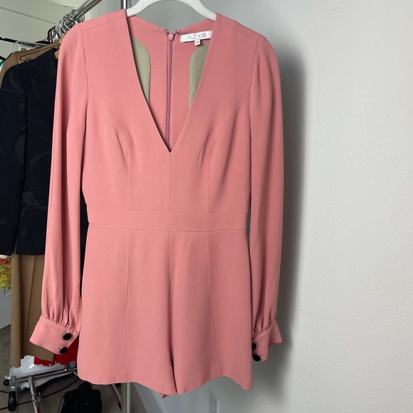 ALEXIS - Picture 3 of 8